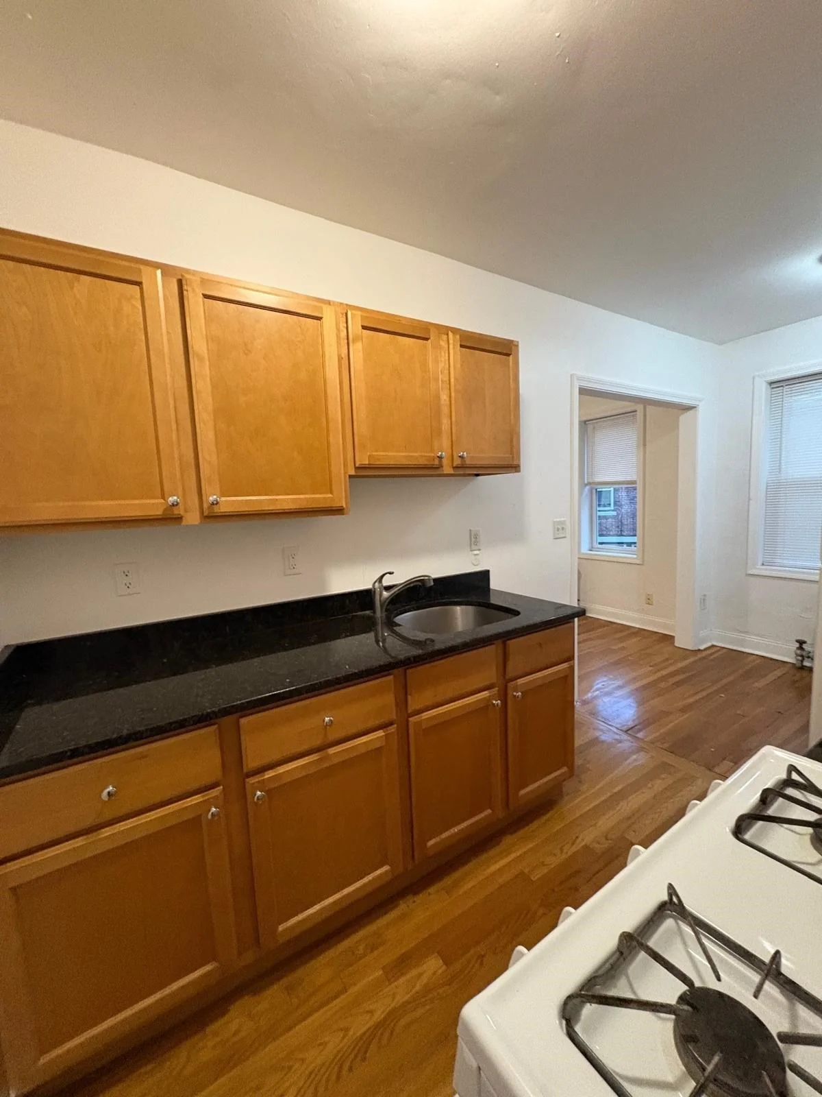 Studio bed, 1 bath apartment for rent at 10 Yeamans St Unit 8, Revere — photo 3 of 12
