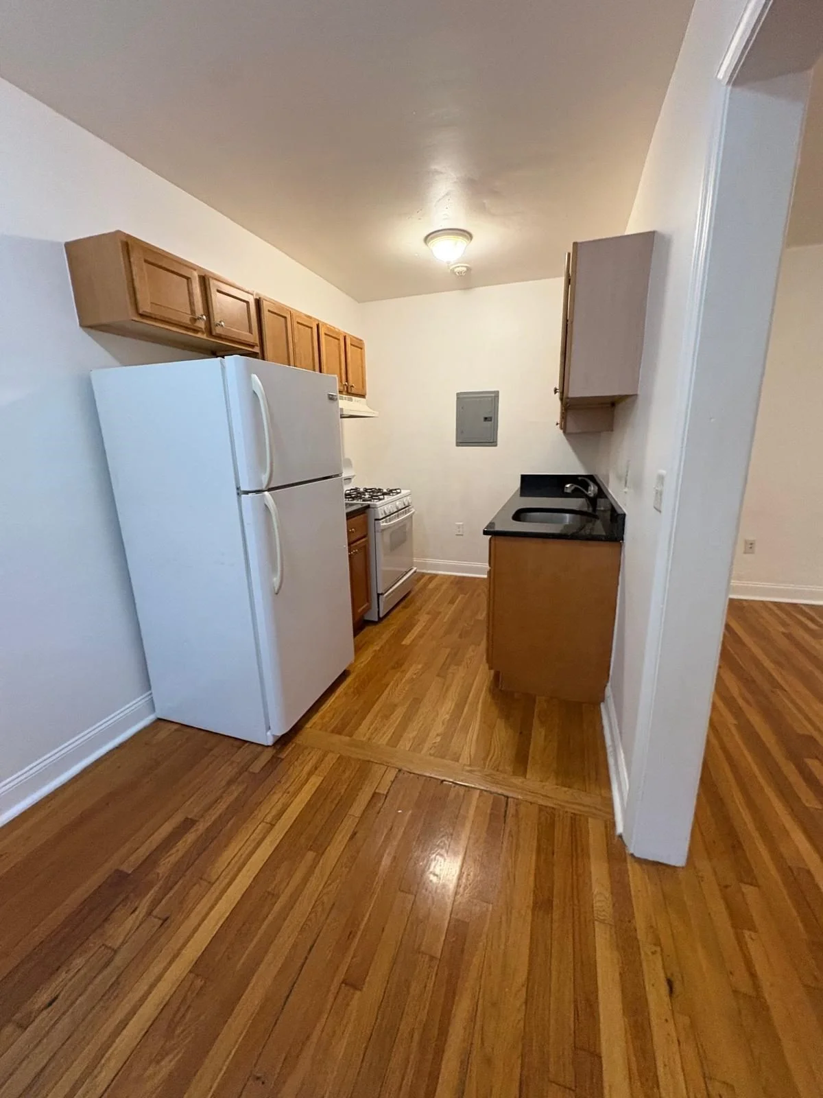 Studio bed, 1 bath apartment for rent at 10 Yeamans St Unit 8, Revere — photo 2 of 12
