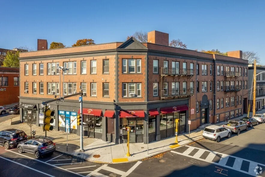 Studio bed, 1 bath apartment for rent at 10 Yeamans Unit 3, Revere