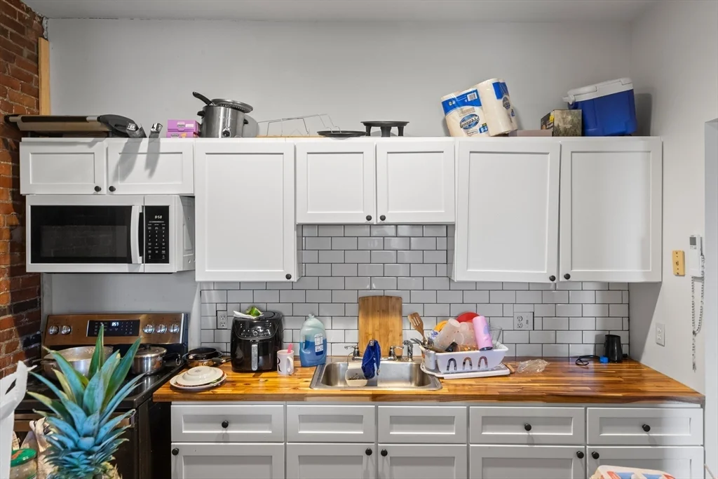 2 bed, 1 bath apartment for rent at 100-102 Main St Unit 2, Gloucester — photo 10 of 11
