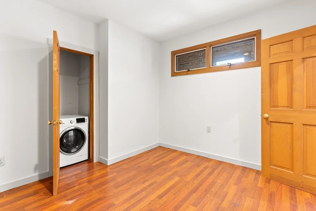 2 bed, 1 bath apartment for rent at 100-102 Main St Unit 2, Gloucester — photo 3 of 11