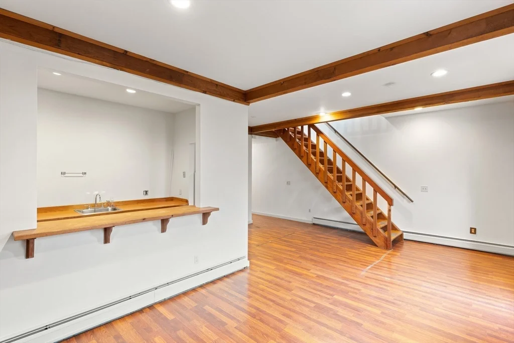 2 bed, 1 bath apartment for rent at 100-102 Main St Unit 2, Gloucester — photo 8 of 11