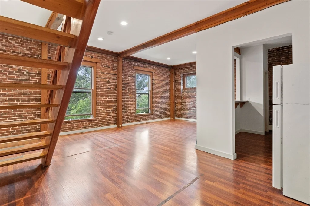 2 bed, 1 bath apartment for rent at 100-102 Main St Unit 2, Gloucester — photo 4 of 11