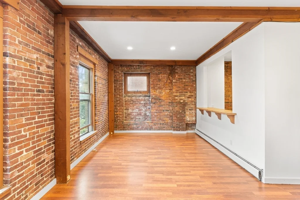 2 bed, 1 bath apartment for rent at 100-102 Main St Unit 2, Gloucester — photo 6 of 11