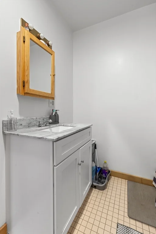 2 bed, 1 bath apartment for rent at 100-102 Main St Unit 3, Gloucester — photo 11 of 11