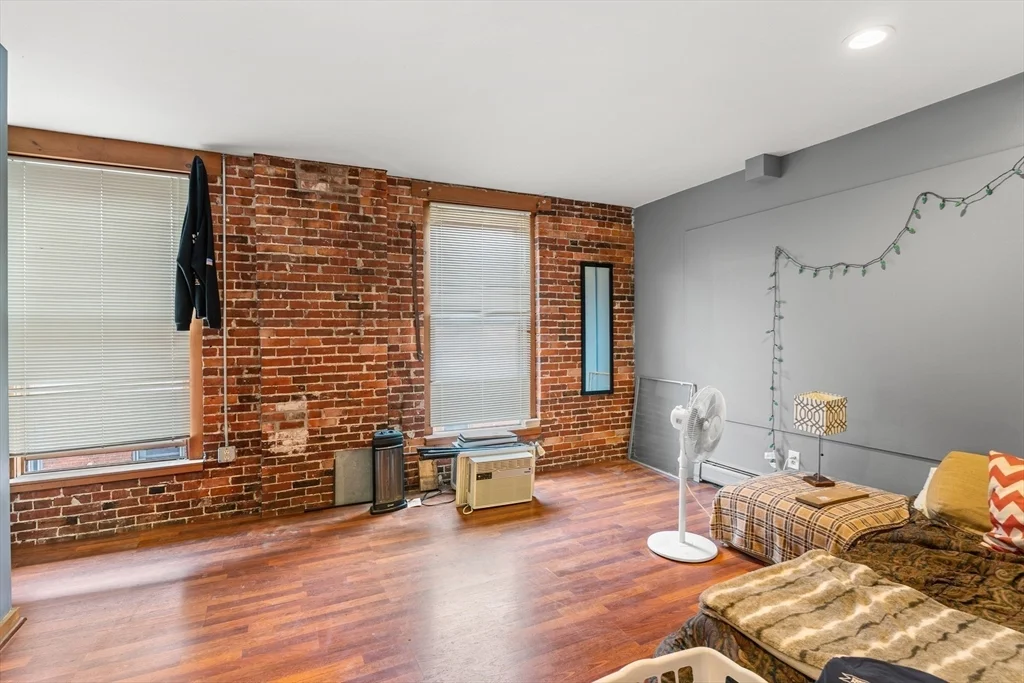2 bed, 1 bath apartment for rent at 100-102 Main St Unit 3, Gloucester — photo 4 of 11