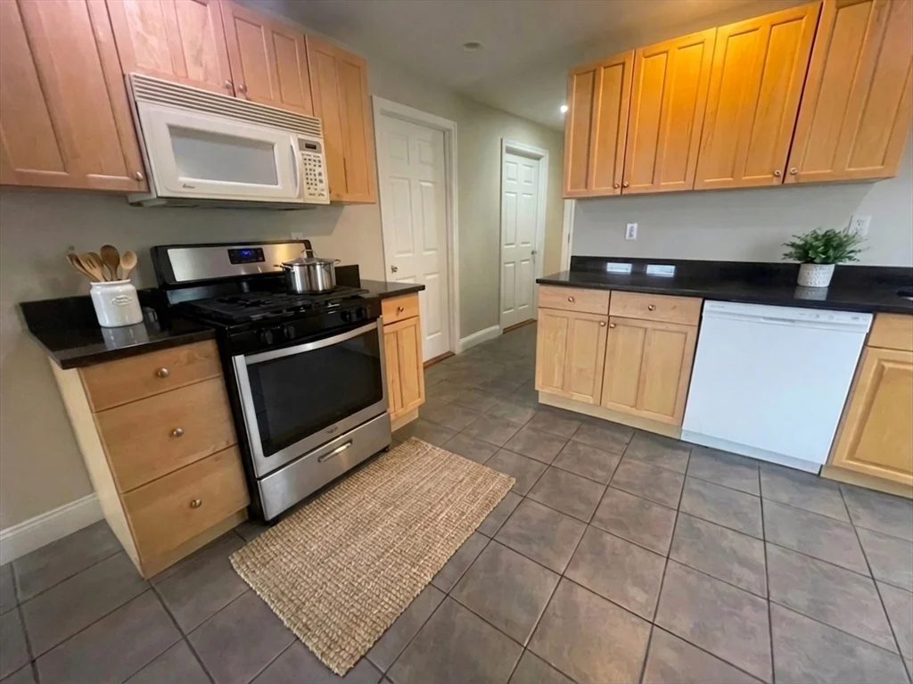 2 bed, 1 bath apartment for rent at 100-3 Lonsdale St Unit C, Dorchester — photo 3 of 7