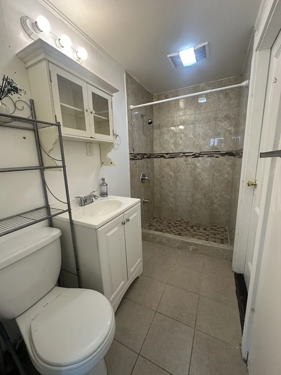 3 bed, 1 bath apartment for rent at 100 Aiken Ave Unit 2, Lowell — photo 12 of 13