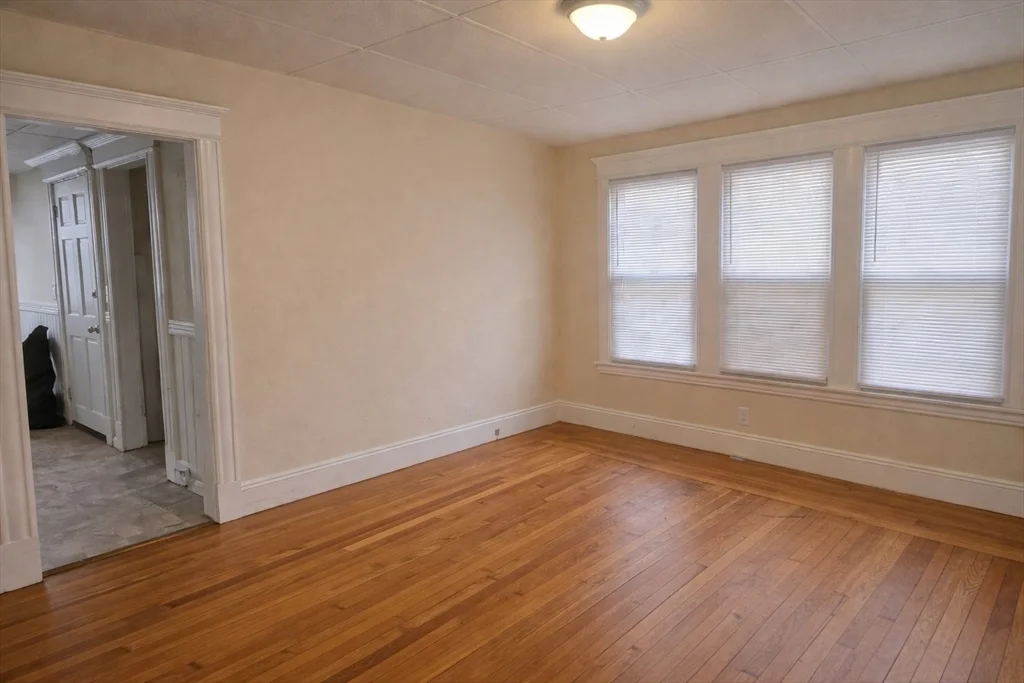 4 bed, 1 bath apartment for rent at 100 Albemarle St Unit 1, Hill McKnight — photo 4 of 12