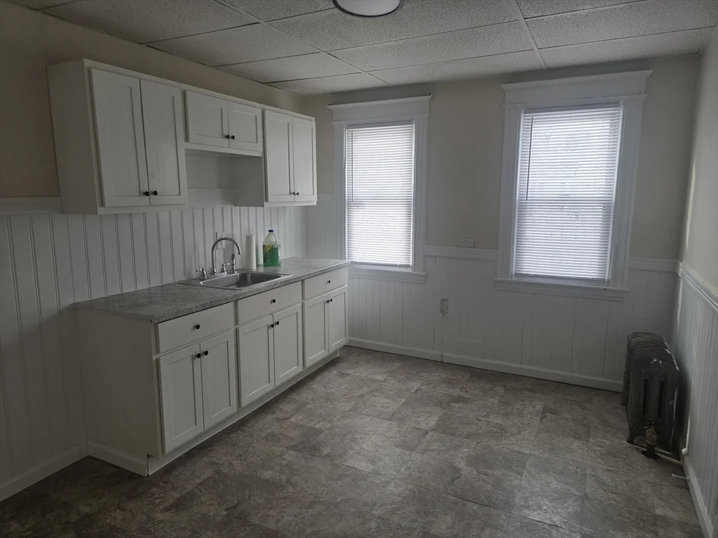 4 bed, 1 bath apartment for rent at 100 Albemarle St Unit 1, Hill McKnight — photo 2 of 12