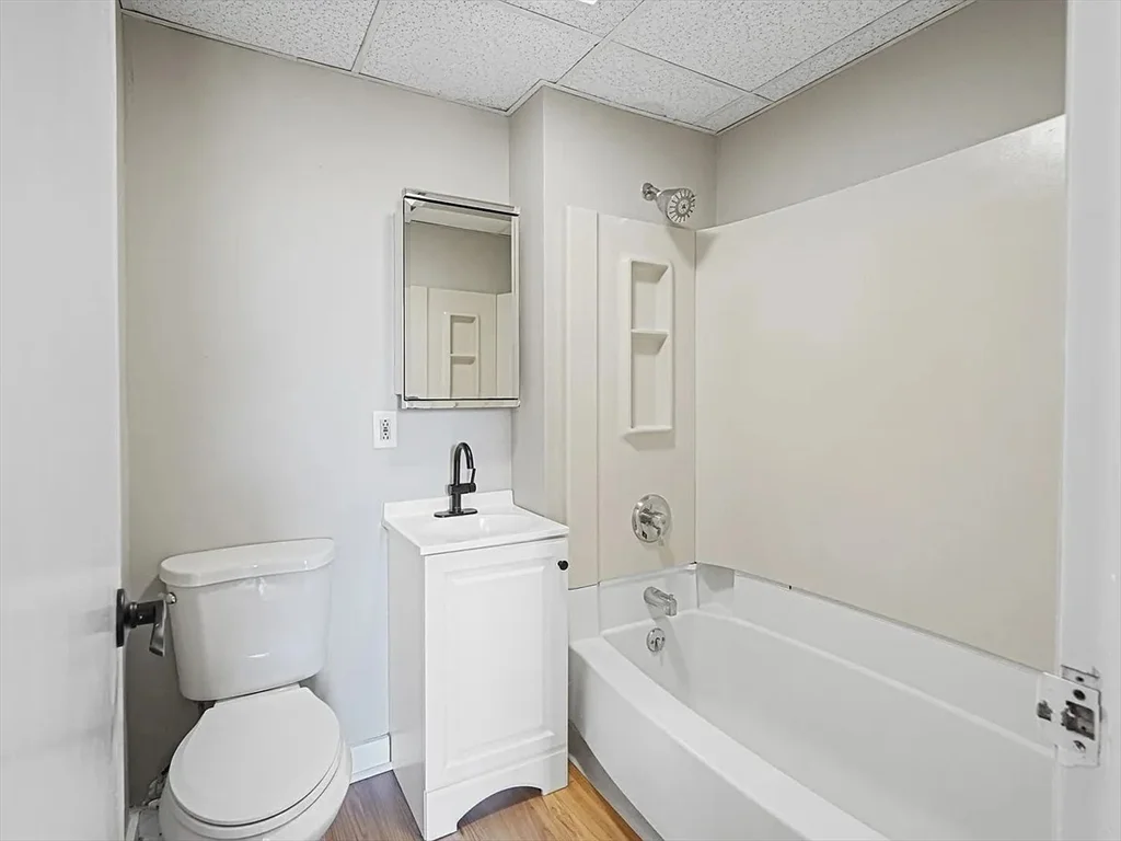 2 bed, 1 bath apartment for rent at 100 Appleton St Unit 2, Lowell — photo 5 of 10