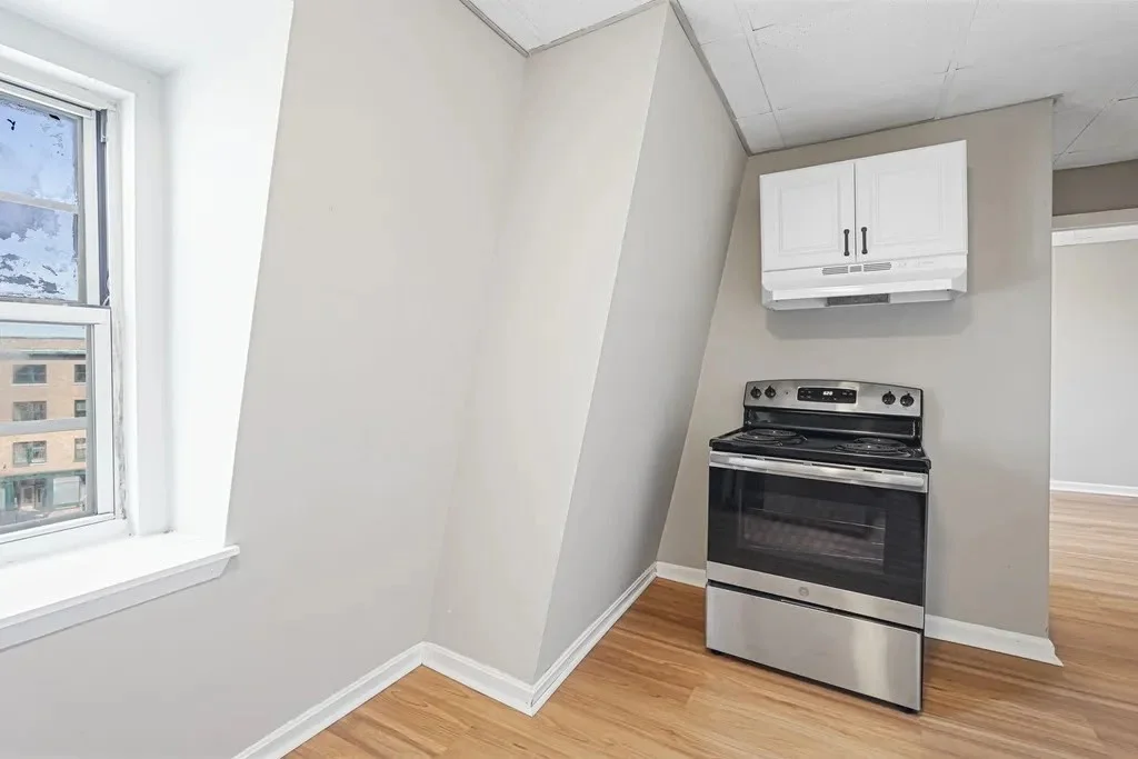 2 bed, 1 bath apartment for rent at 100 Appleton St Unit 2, Lowell — photo 4 of 10