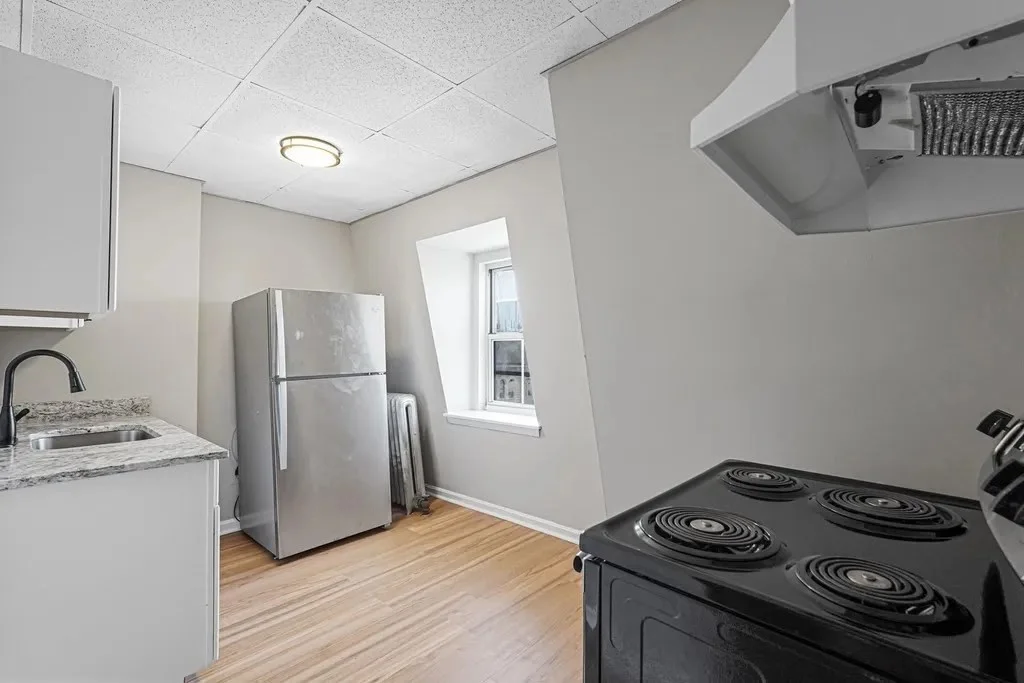 2 bed, 1 bath apartment for rent at 100 Appleton St Unit 2, Lowell — photo 1 of 10