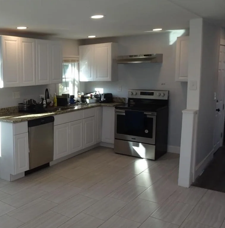 2 bed, 1 bath apartment for rent at 100 Broad St Unit 3, North Attleboro — photo 3 of 15