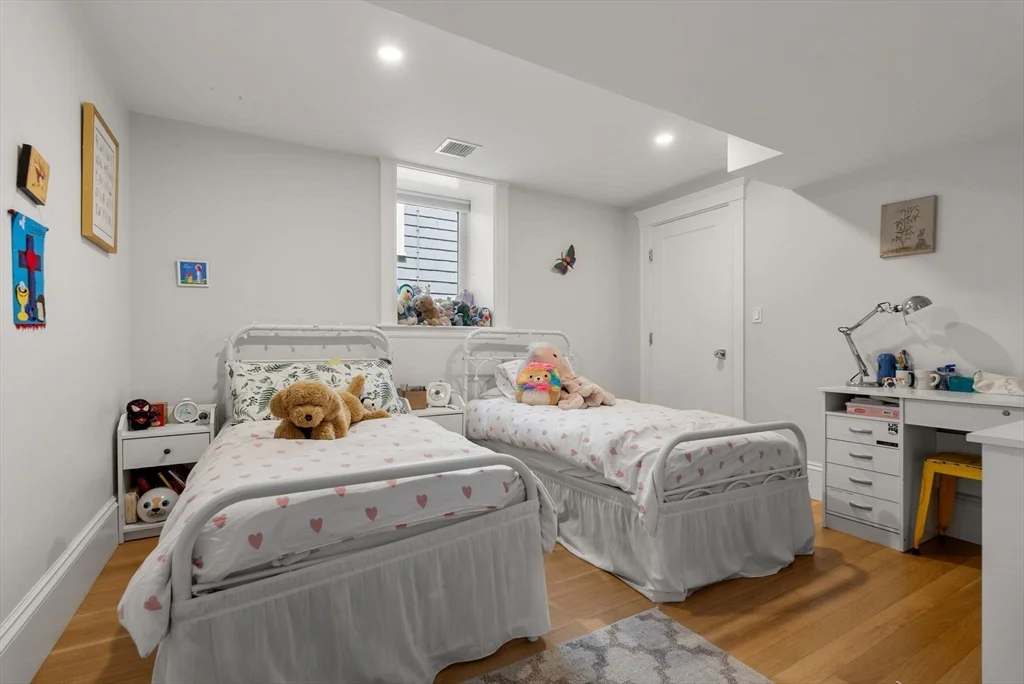 3 bed, 3 bath apartment for rent at 100 Browne St Unit 1, Coolidge Corner — photo 28 of 35