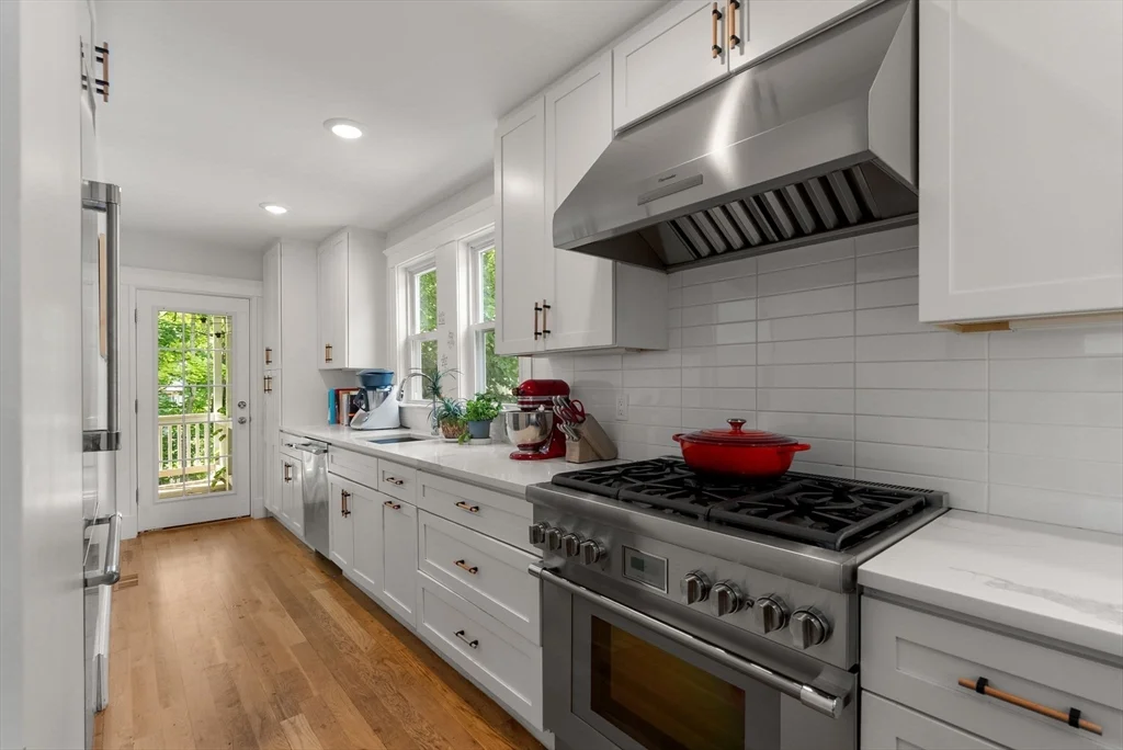 3 bed, 3 bath apartment for rent at 100 Browne St Unit 1, Coolidge Corner — photo 14 of 35
