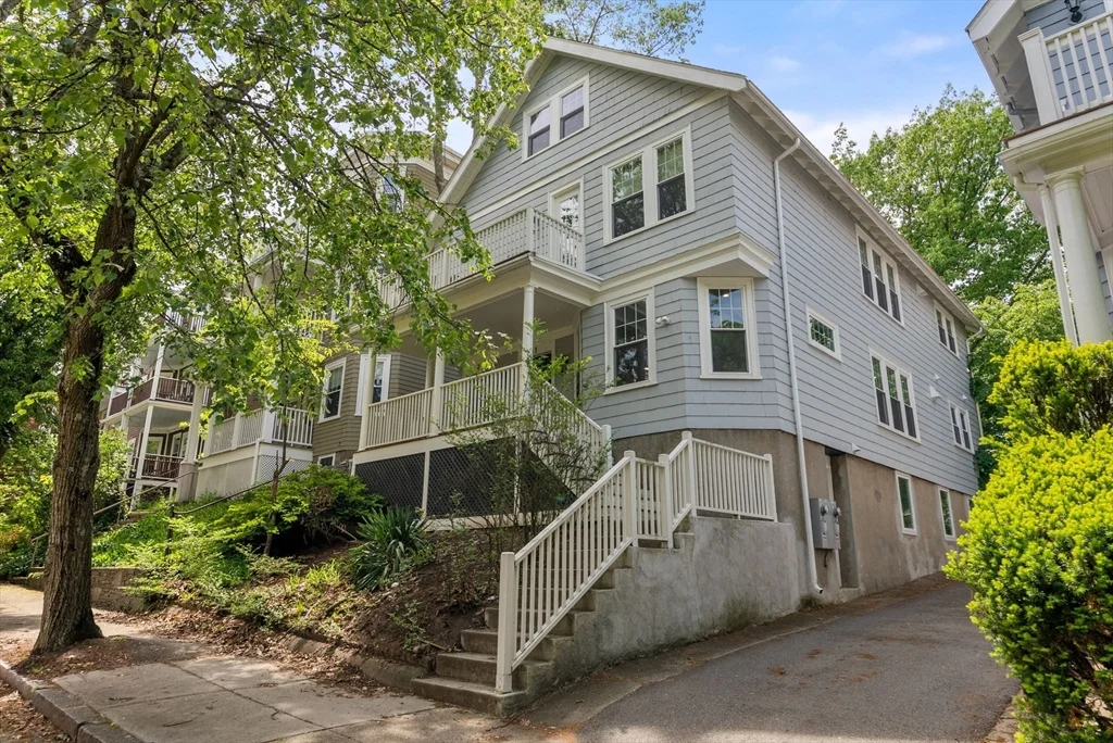 3 bed, 3 bath apartment for rent at 100 Browne St Unit 1, Coolidge Corner — photo 2 of 35