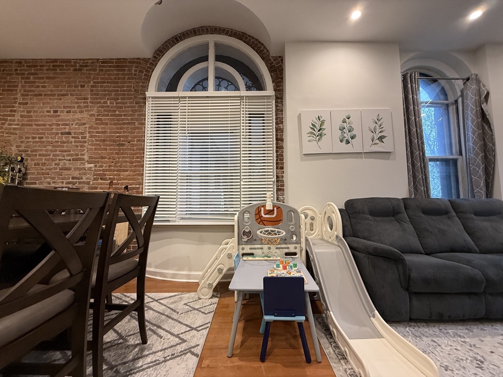 3 bed, 1 bath apartment for rent at 100 Captains Row Unit 307, Chelsea — photo 6 of 32