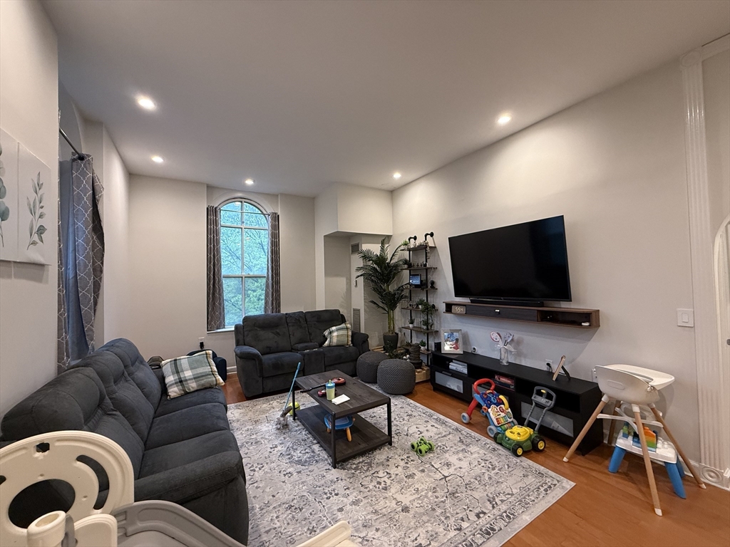 3 bed, 1 bath apartment for rent at 100 Captains Row Unit 307, Chelsea — photo 2 of 32