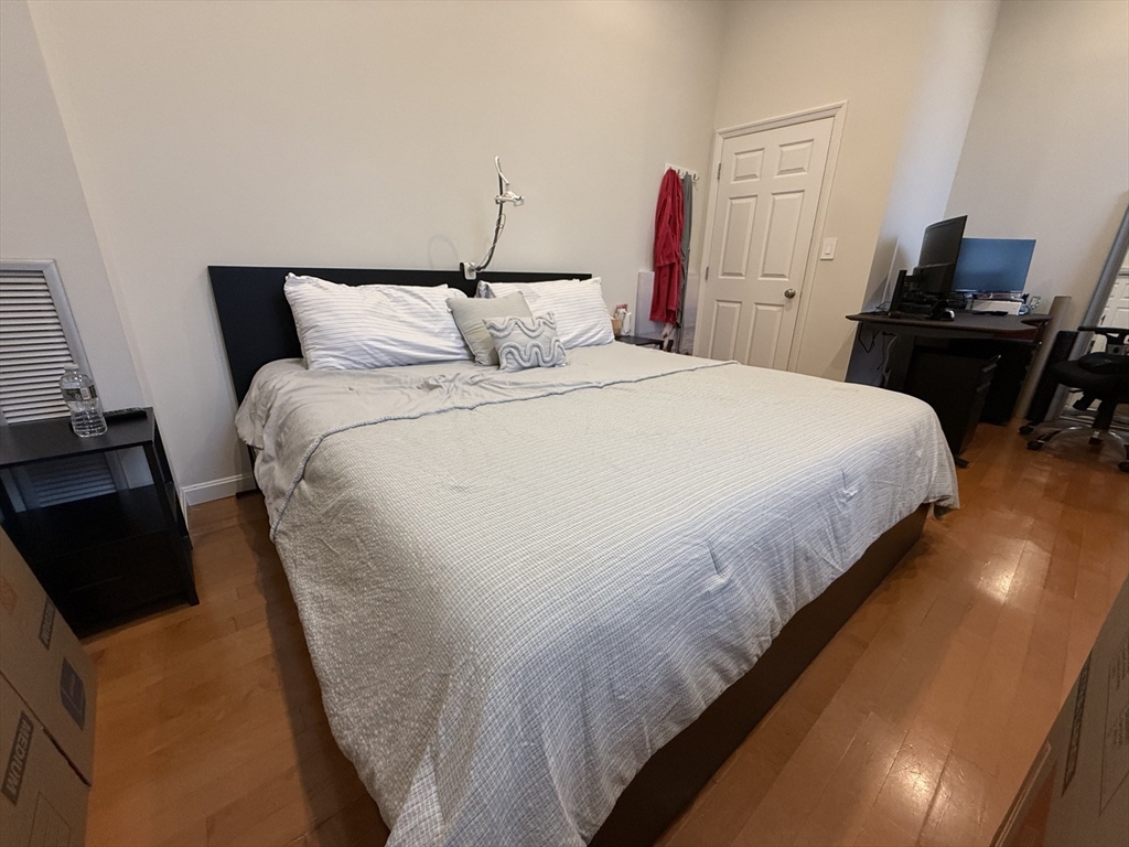3 bed, 1 bath apartment for rent at 100 Captains Row Unit 307, Chelsea — photo 17 of 32