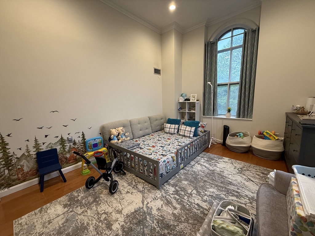 3 bed, 1 bath apartment for rent at 100 Captains Row Unit 307, Chelsea — photo 19 of 32