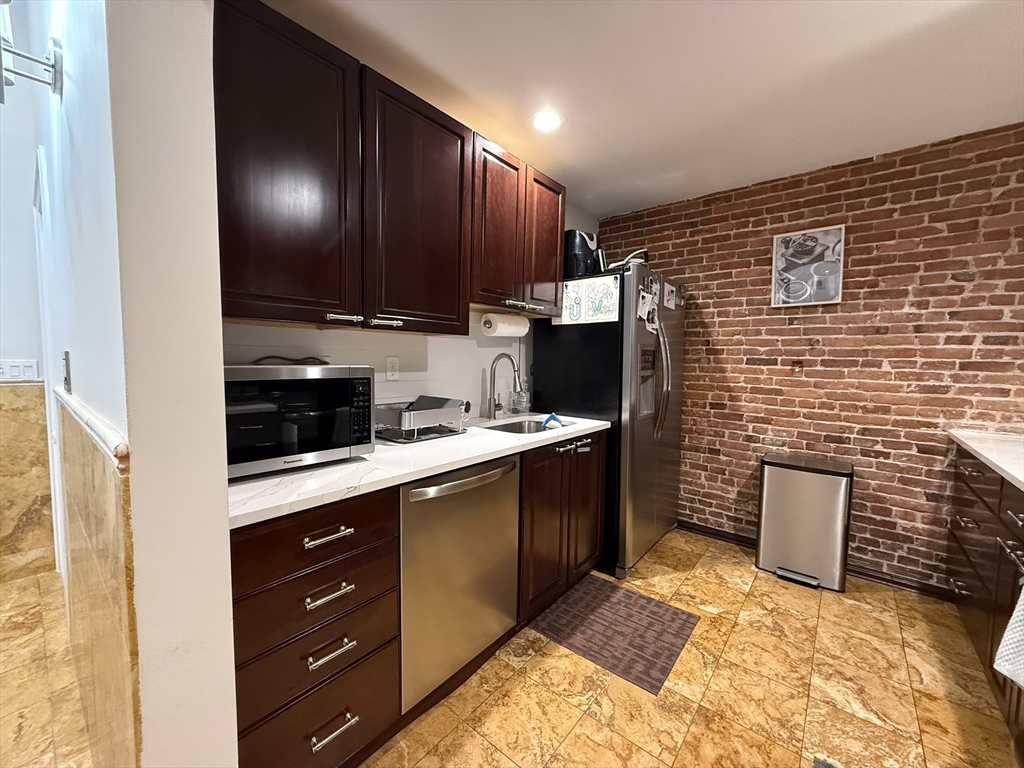3 bed, 1 bath apartment for rent at 100 Captains Row Unit 307, Chelsea — photo 8 of 32