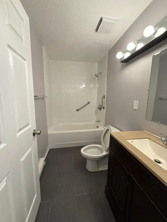 2 bed, 1 bath apartment for rent at 100 Captains Row Unit 203, Chelsea — photo 9 of 12