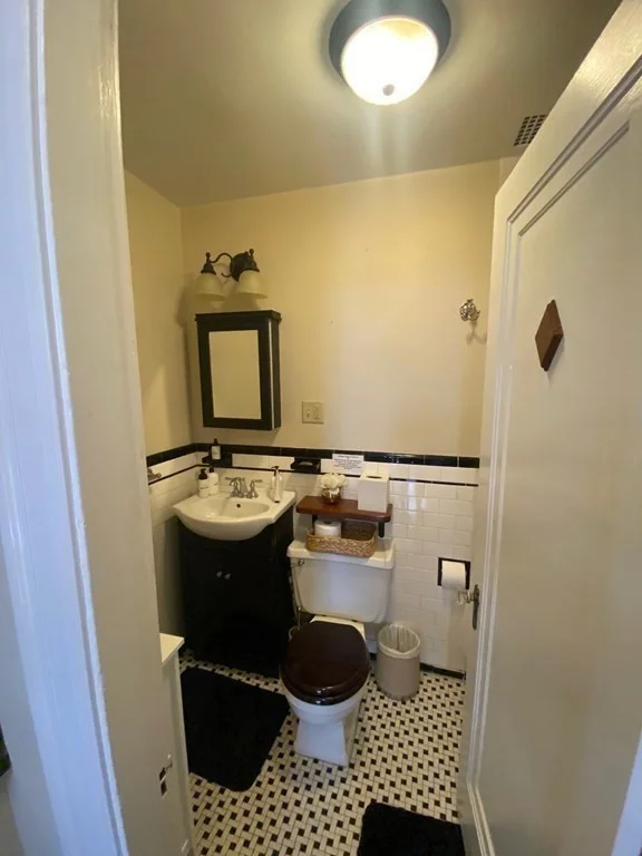 Studio bed, 1 bath apartment for rent at 100 Charles St Unit 1, Beacon Hill — photo 7 of 14
