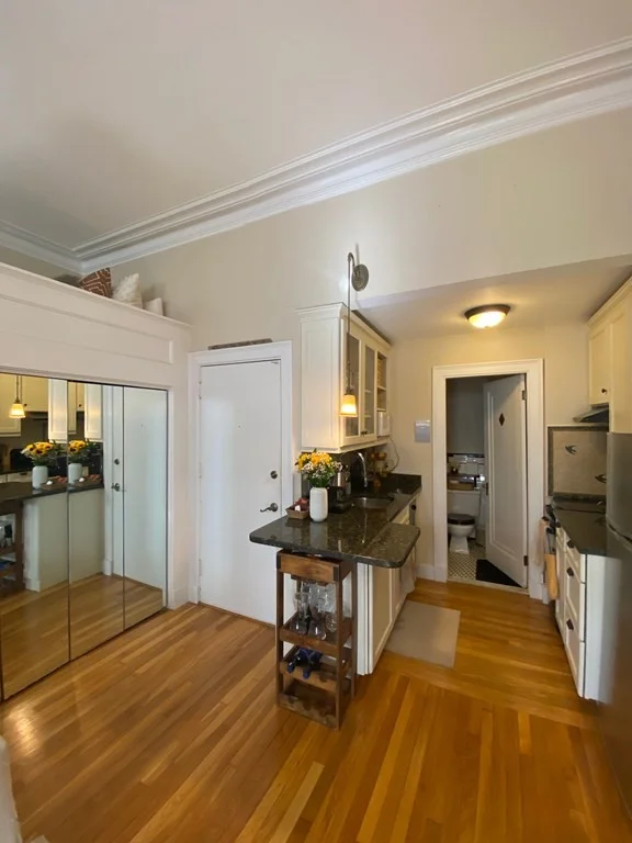 Studio bed, 1 bath apartment for rent at 100 Charles St Unit 1, Beacon Hill — photo 3 of 14