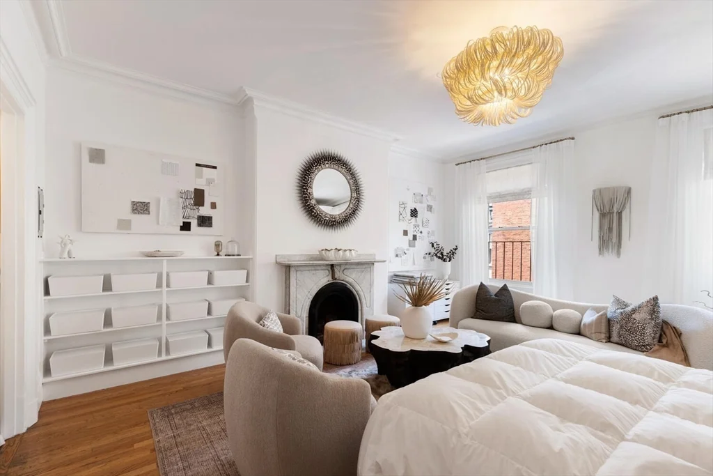 Studio bed, 1 bath apartment for rent at 100 Charles St Unit 3, Beacon Hill — photo 2 of 7