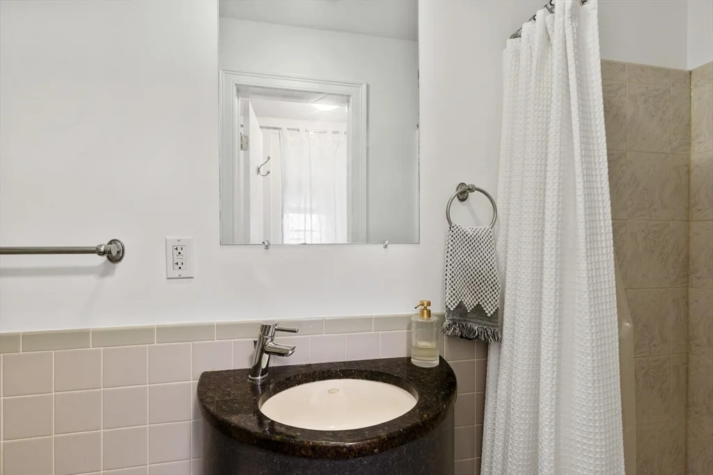 Studio bed, 1 bath apartment for rent at 100 Charles St Unit 3, Beacon Hill — photo 5 of 7