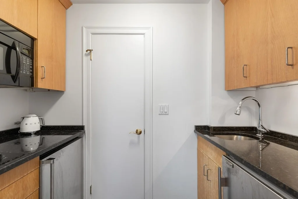 Studio bed, 1 bath apartment for rent at 100 Charles St Unit 3, Beacon Hill — photo 4 of 7