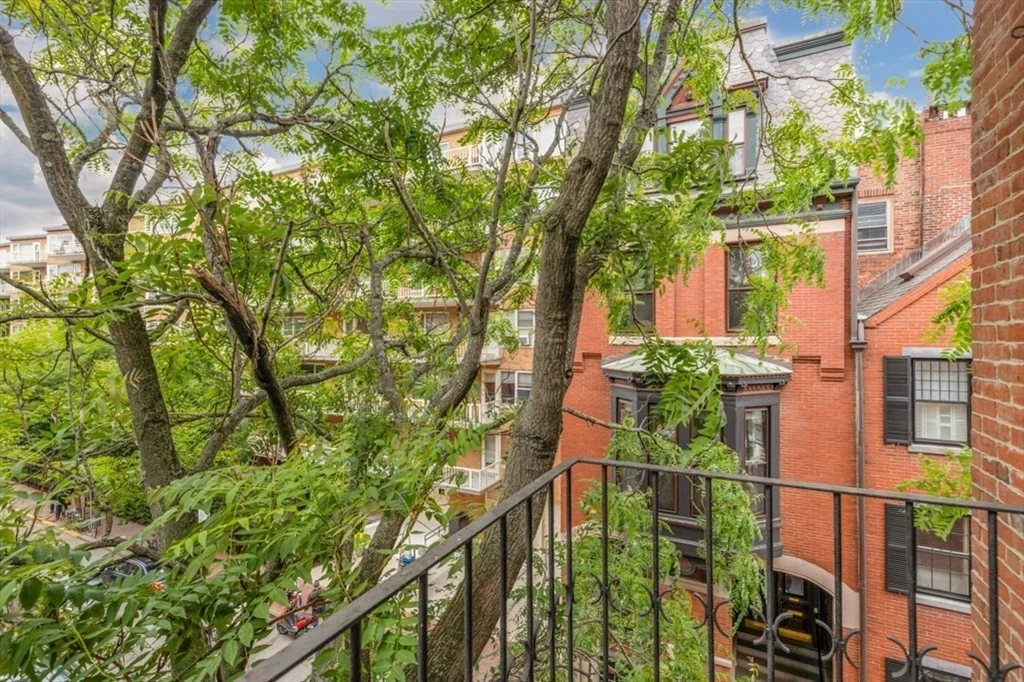 2 bed, 1 bath apartment for rent at 100 Charles St Unit 3B, Beacon Hill — photo 7 of 9