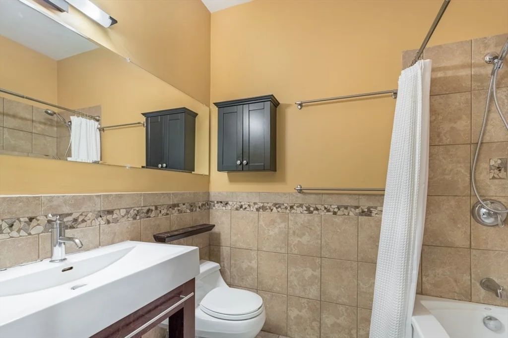2 bed, 1 bath apartment for rent at 100 Charles St Unit 3B, Beacon Hill — photo 4 of 9
