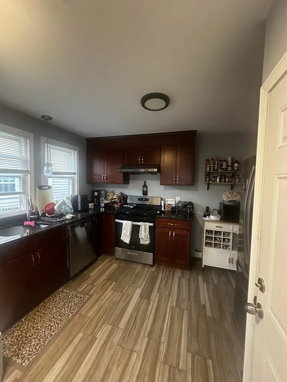 3 bed, 1 bath apartment for rent at 100 Colby Rd Unit 100, Quincy — photo 3 of 18