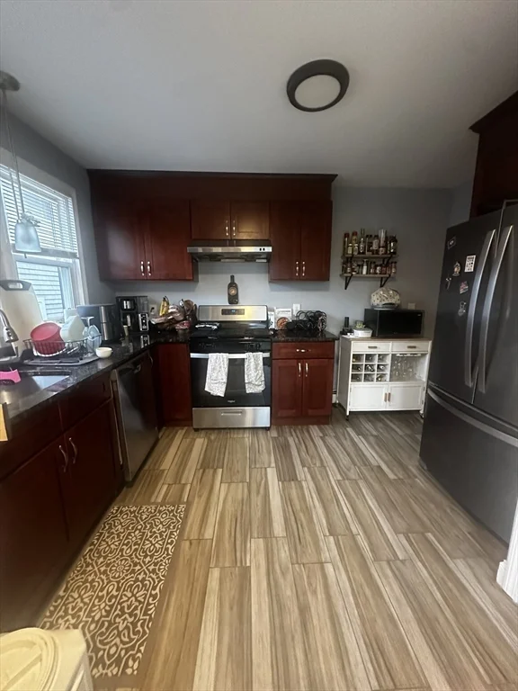 3 bed, 1 bath apartment for rent at 100 Colby Rd Unit 100, Quincy — photo 2 of 18
