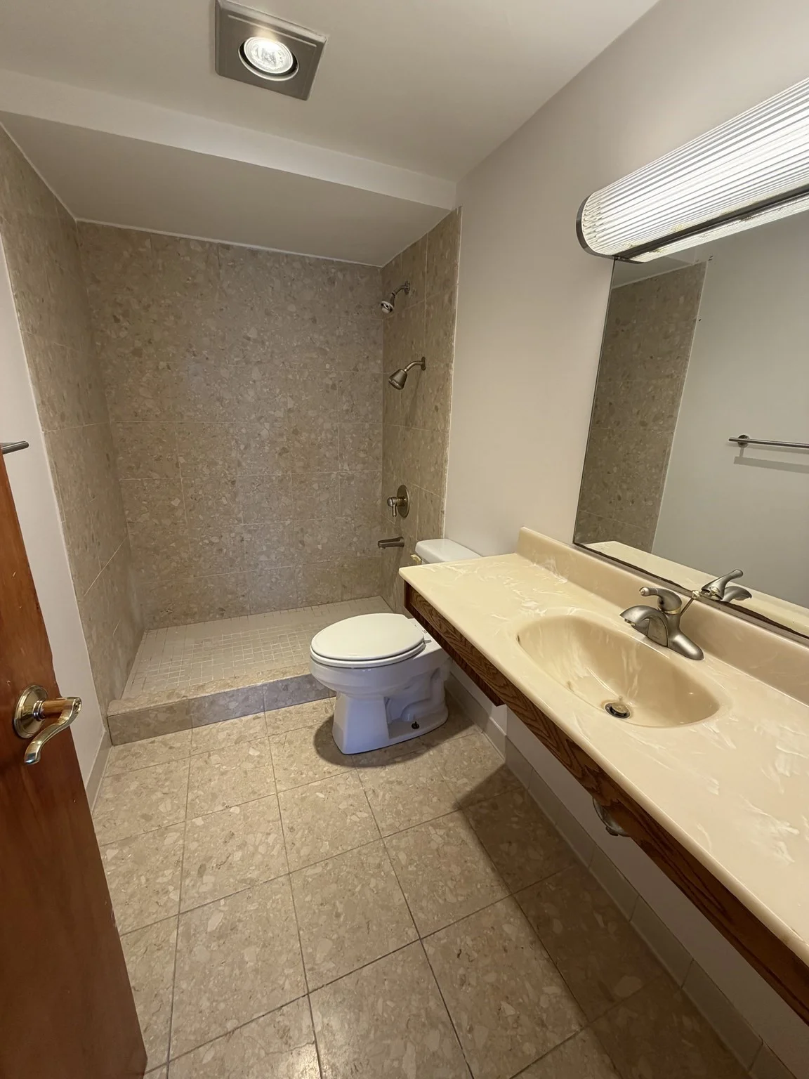 2 bed, 2 bath apartment for rent at 100 Cove Way Unit 405, Quincy — photo 11 of 12