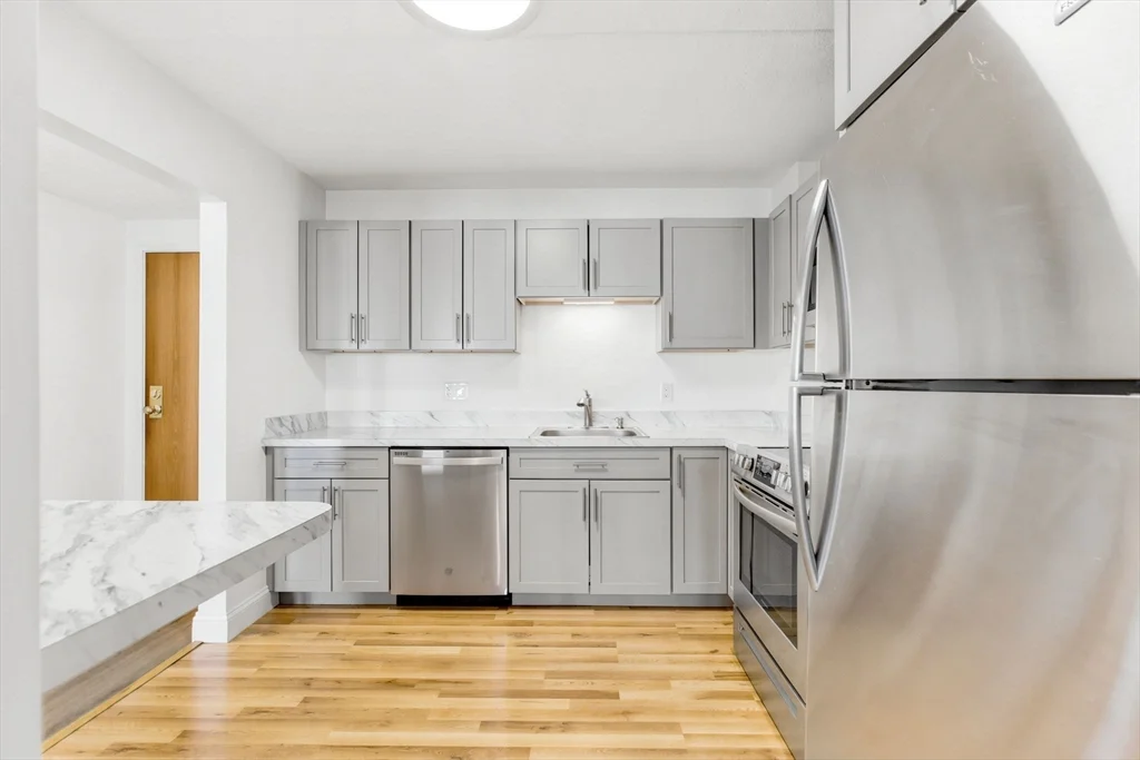 2 bed, 2 bath apartment for rent at 100 Cove Way Unit 409, Quincy — photo 3 of 23