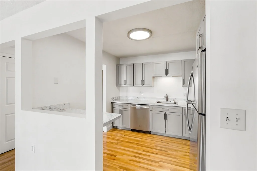 2 bed, 2 bath apartment for rent at 100 Cove Way Unit 409, Quincy — photo 4 of 23