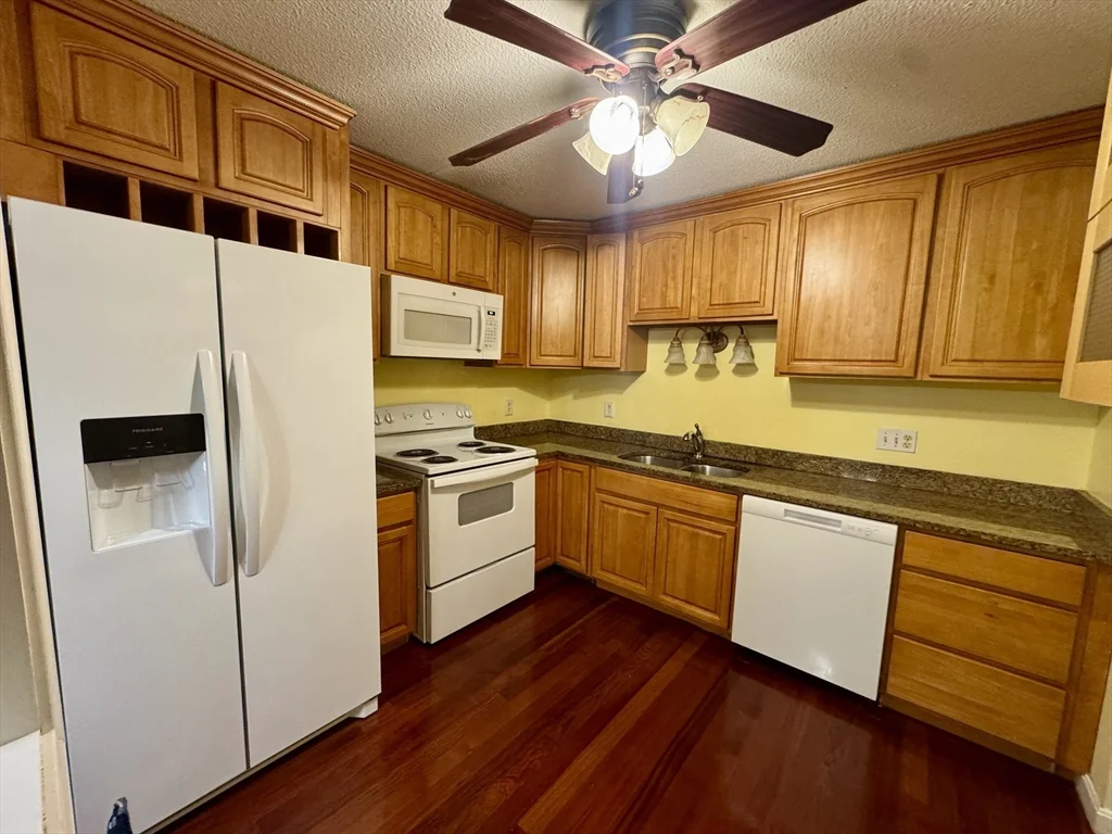 2 bed, 2 bath apartment for rent at 100 Cove Way Unit 608, Quincy — photo 2 of 20