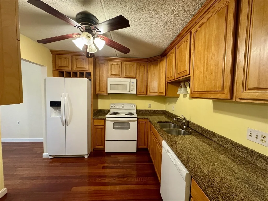 2 bed, 2 bath apartment for rent at 100 Cove Way Unit 608, Quincy — photo 4 of 20
