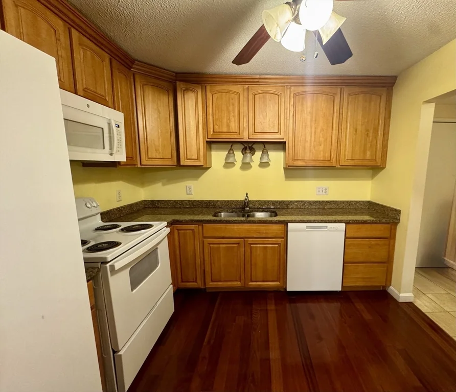 2 bed, 2 bath apartment for rent at 100 Cove Way Unit 608, Quincy — photo 3 of 20
