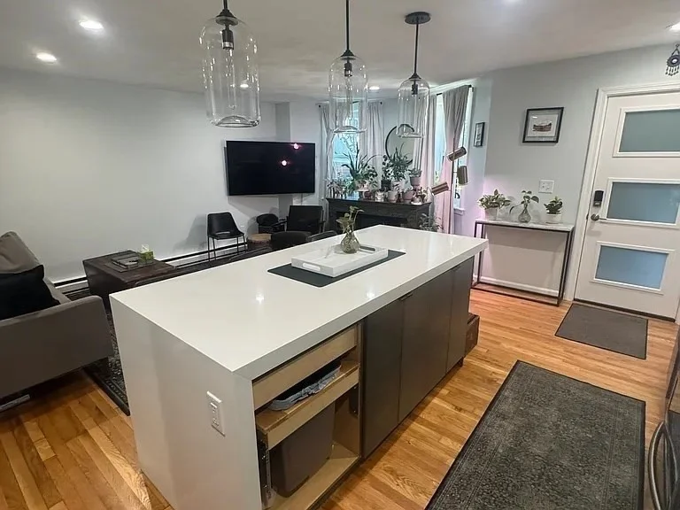 2 bed, 1 bath apartment for rent at 100 E Brookline St Unit 1, South End — photo 4 of 13