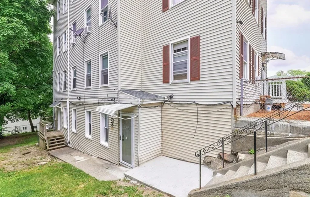 3 bed, 1 bath apartment for rent at 100 Eastern Ave Unit 1, Worcester — photo 13 of 15