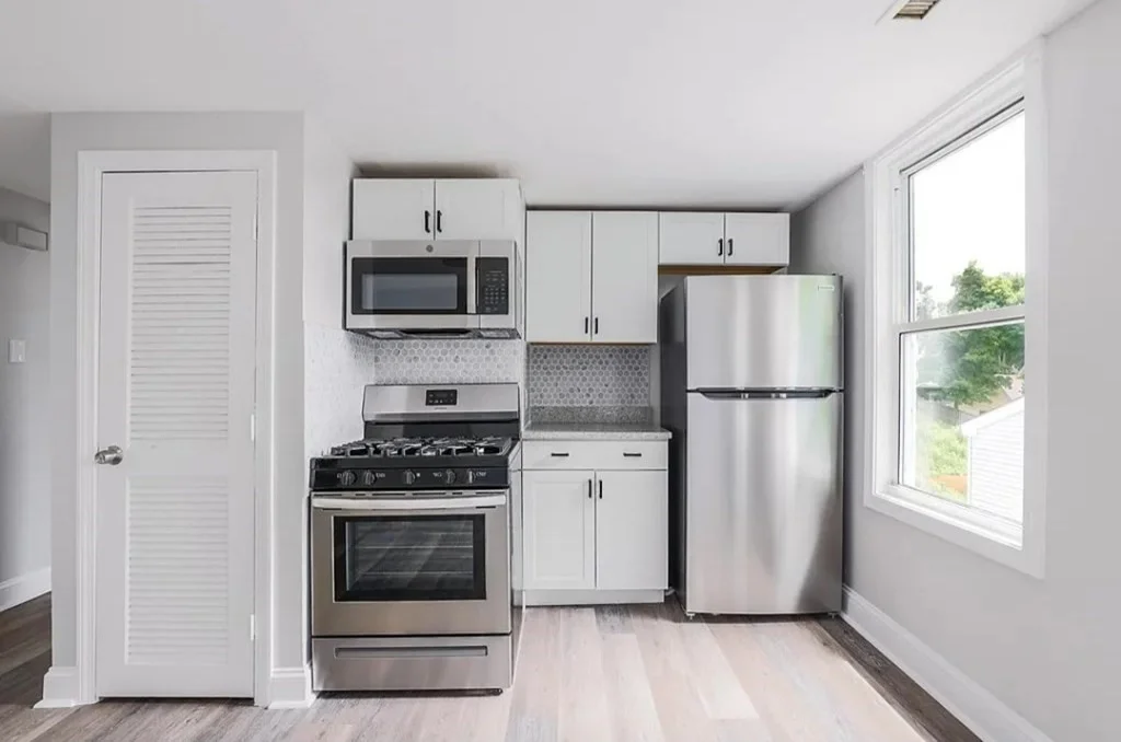 3 bed, 1 bath apartment for rent at 100 Eastern Ave Unit 1, Worcester — photo 2 of 15