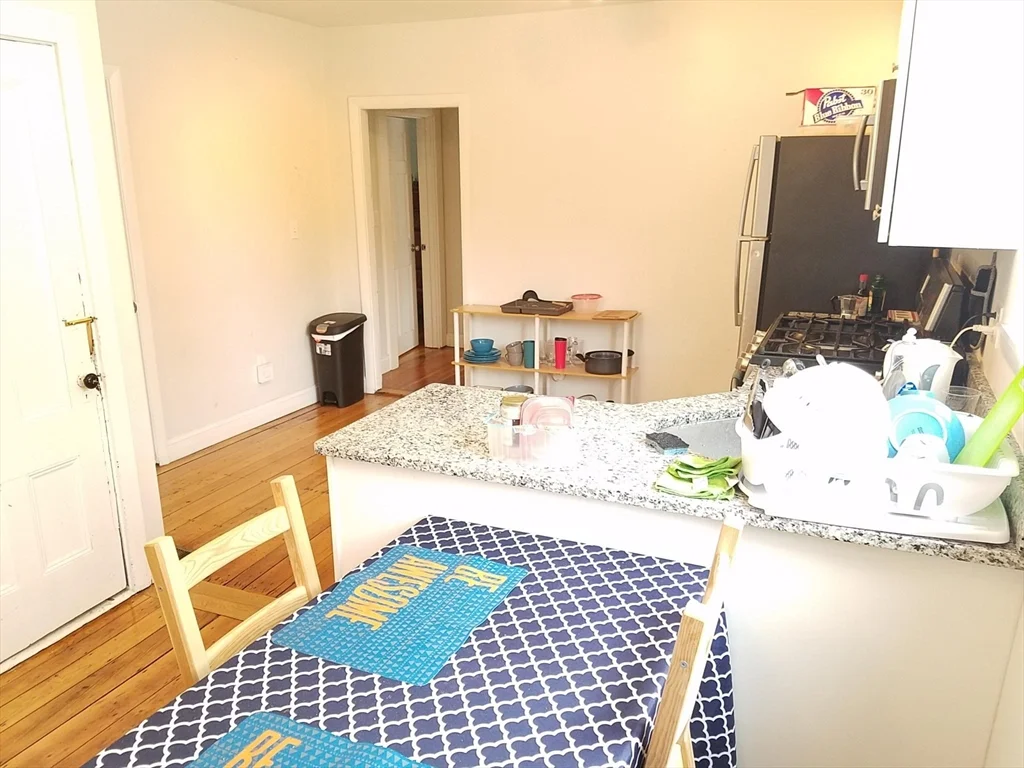 4 bed, 2 bath apartment for rent at 100 Flint Unit 1, East Somerville — photo 4 of 21