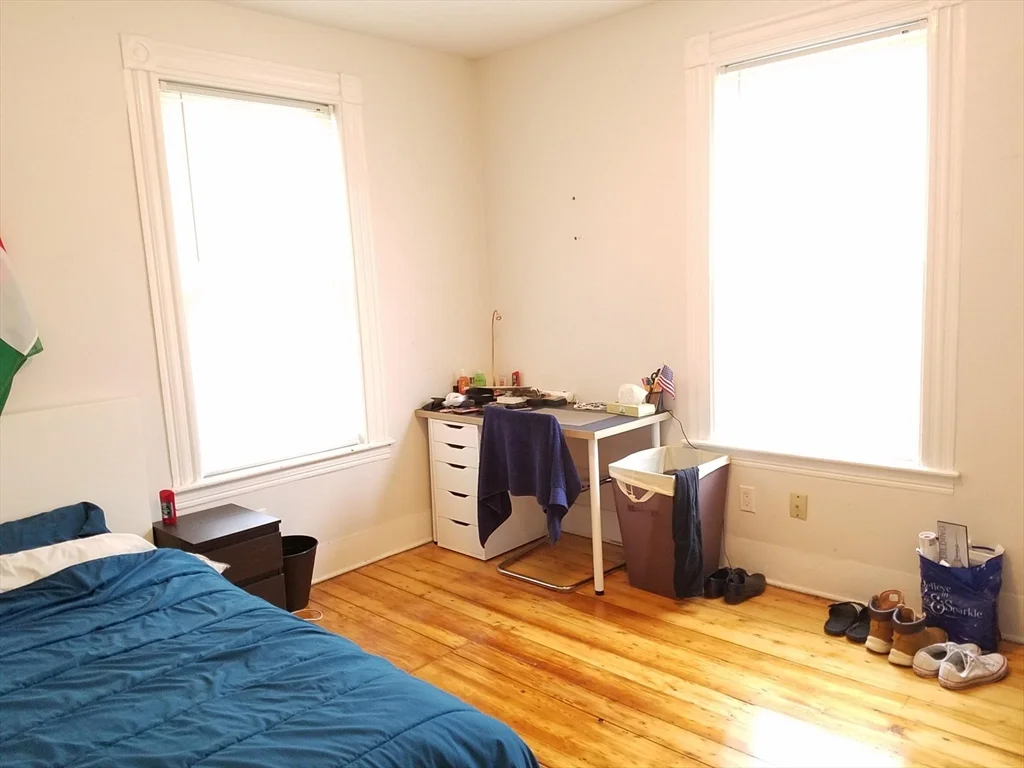 4 bed, 2 bath apartment for rent at 100 Flint Unit 1, East Somerville — photo 2 of 21