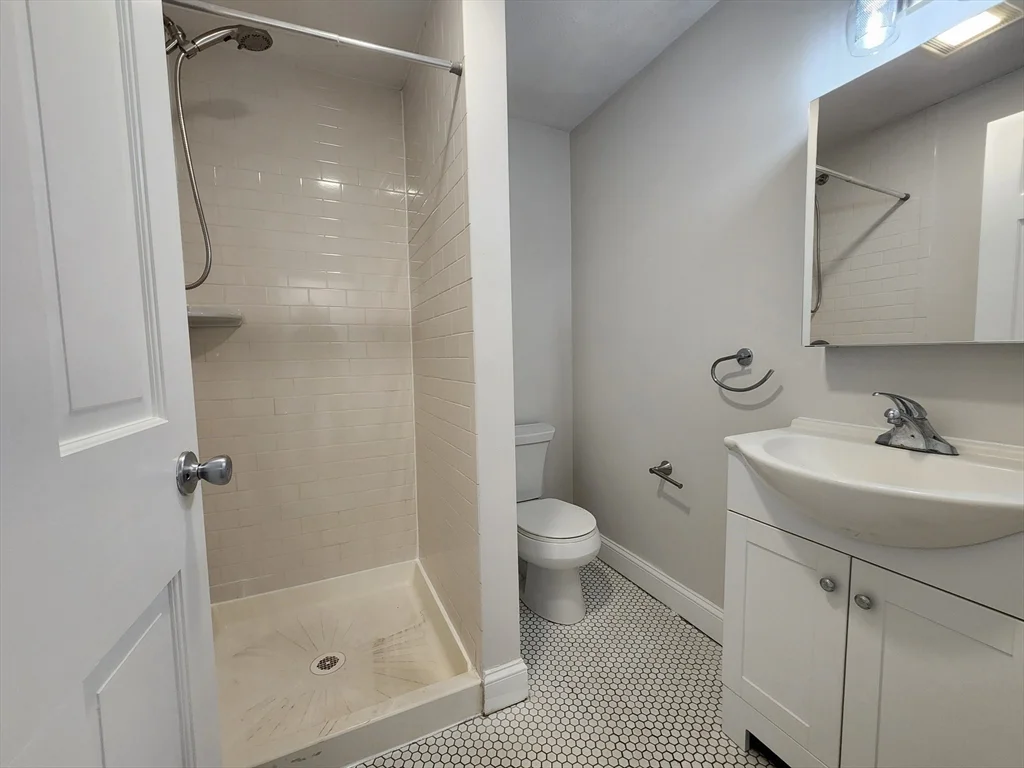 4 bed, 2 bath apartment for rent at 100 Flint Unit 1, East Somerville — photo 16 of 21