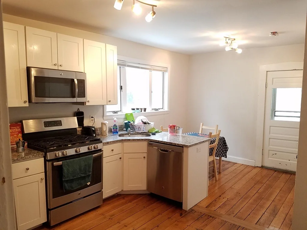 4 bed, 2 bath apartment for rent at 100 Flint Unit 1, East Somerville — photo 6 of 21