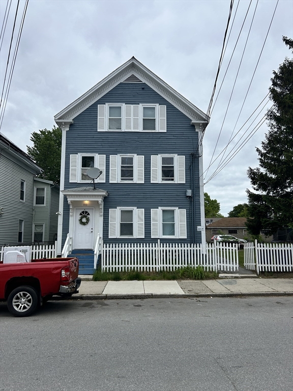 4 bed, 2 bath apartment for rent at 100 Foster St Unit 3, Lawrence — photo 1 of 25
